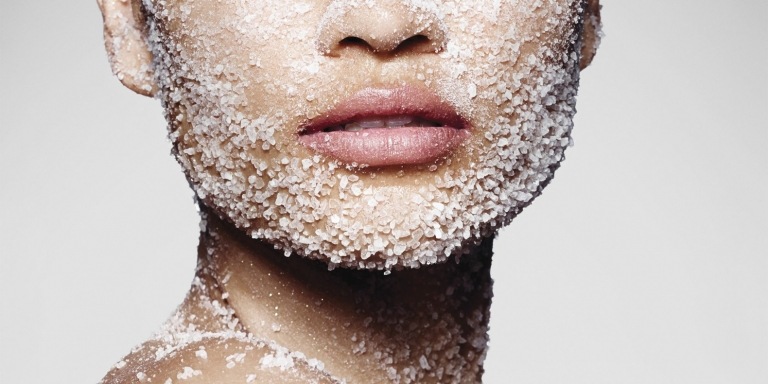 Meersalz Vorteile Gesicht Salzpeeling selber machen Akne behandeln Hausmittel