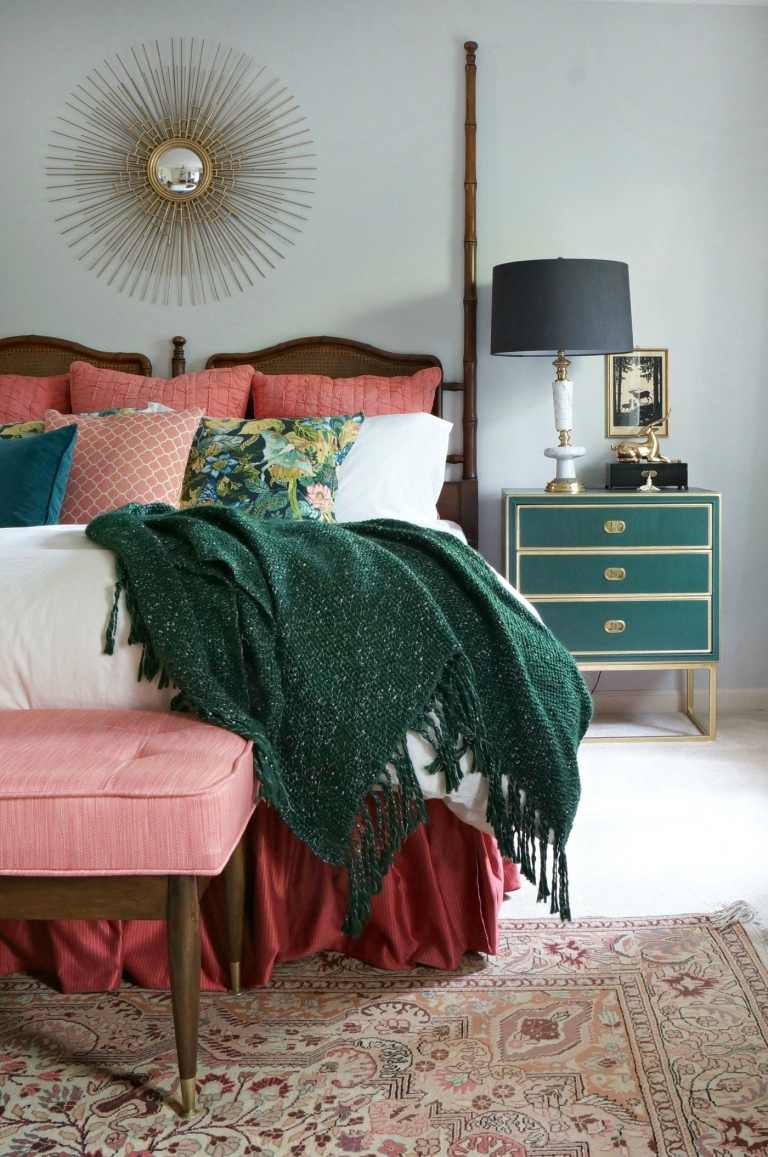 Nachttisch Deko grün Nachttisch Bett Landhaus Wohnstil Wohntrends 2019