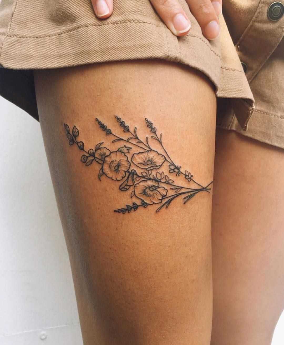 Oberschenkel Tattoo Frauen Rosen Tattoodesign Tattoo Trends Pinterest 2019