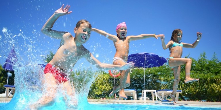 Party Wasserspiele machen den Kindern besonders großen Spaß