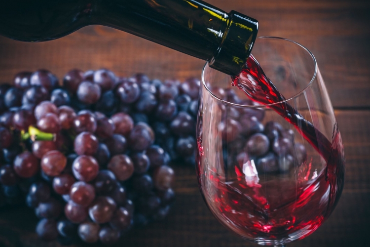Resveratrol kommt im Traubensaft und Rotwein vor