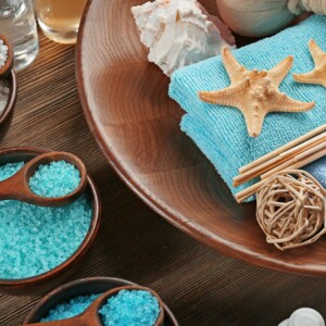 Salzkristale blau Meersalz Vorteile Hautpflege Salzpeeling Hausmittel Sommer