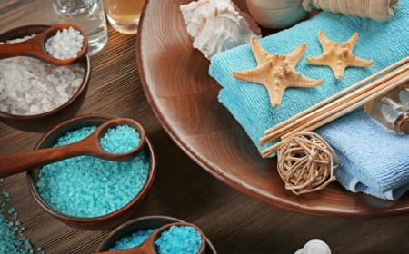Salzkristale blau Meersalz Vorteile Hautpflege Salzpeeling Hausmittel Sommer