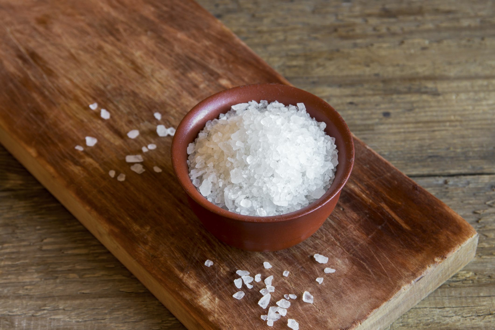 Salzkristalle Totes Meer Meersalz Vorteile Gesundheit Erkältung Hausmittel Nasenspray