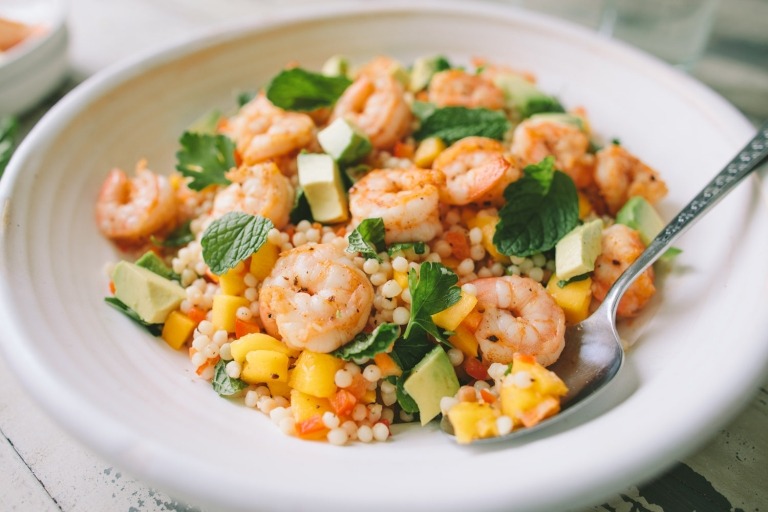 Shrimps Rezepte Couscous Salat einfach Zucchini im Sommer essen abnehmen