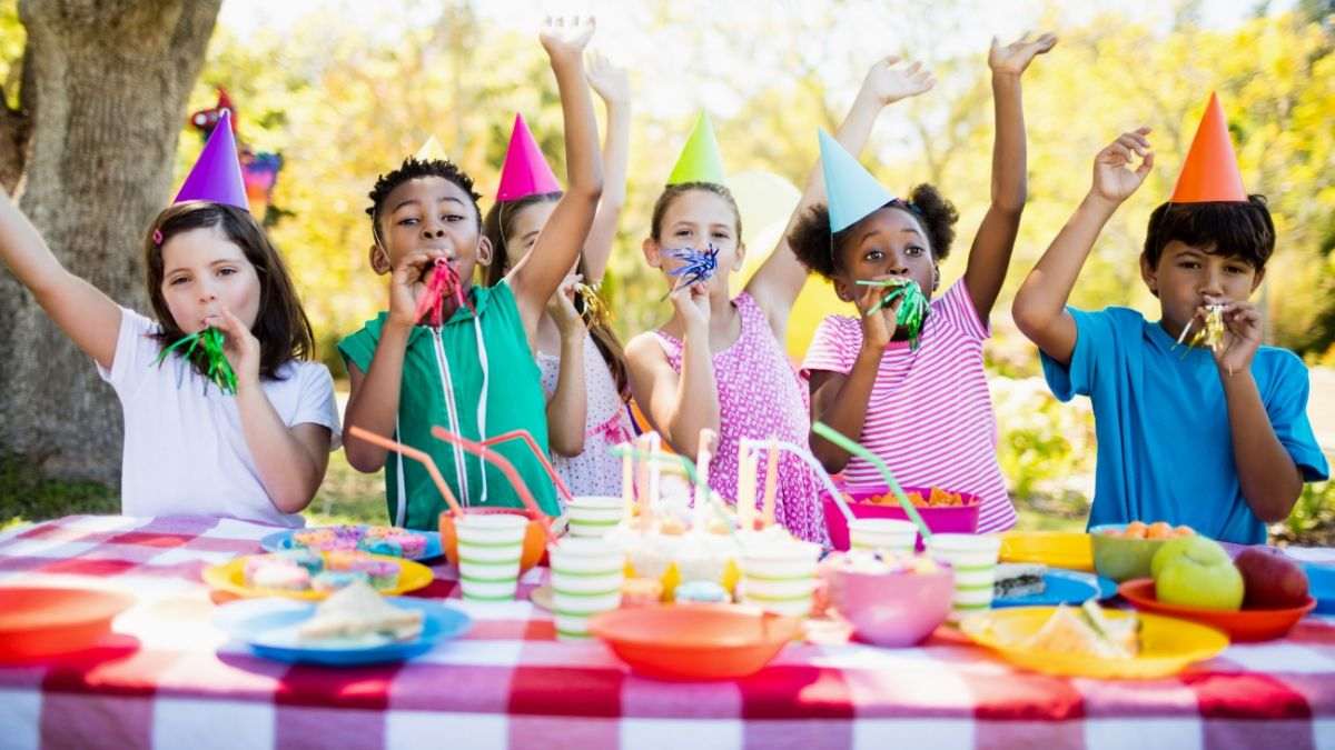Games for the kids party or pool party with balloons full of water