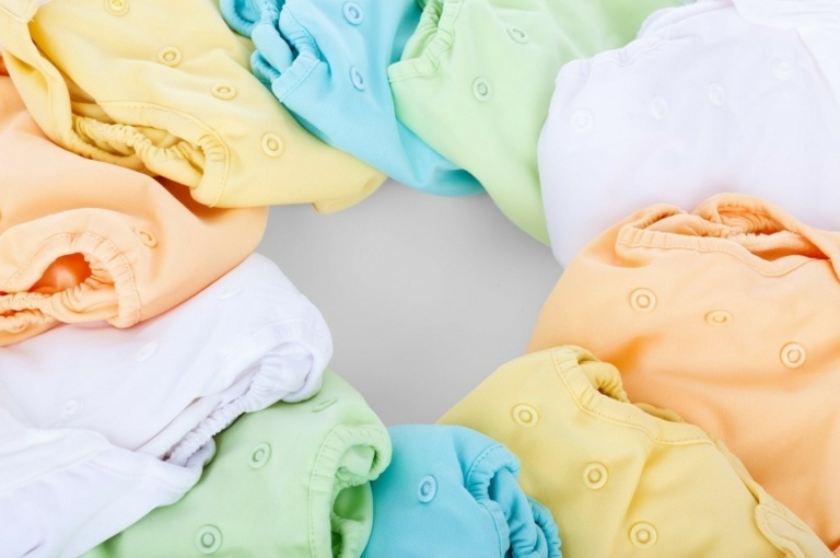 Stoffwindeln als Unterhose verwenden und möglichst Baby abhalten