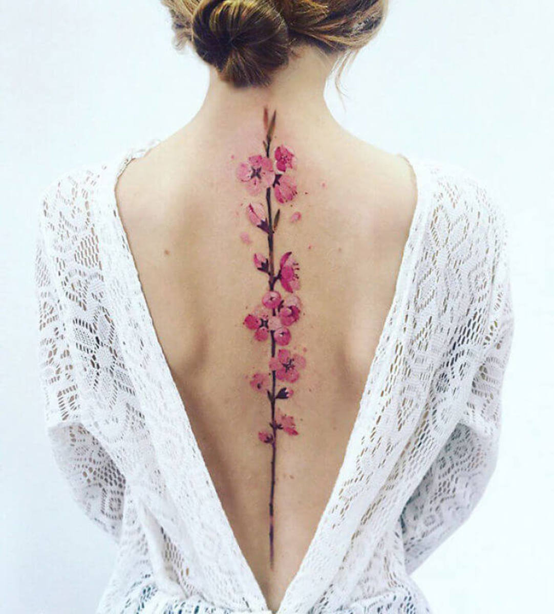 Tattoo Trends Wirbelsäure Kirschblüte Tattoo Rücken