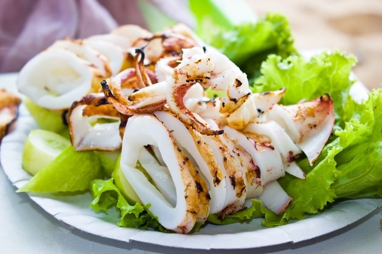 Tintenfisch Rezept Salat gegrillt Blattsalat gesund abnehmen Sommer Abendessen