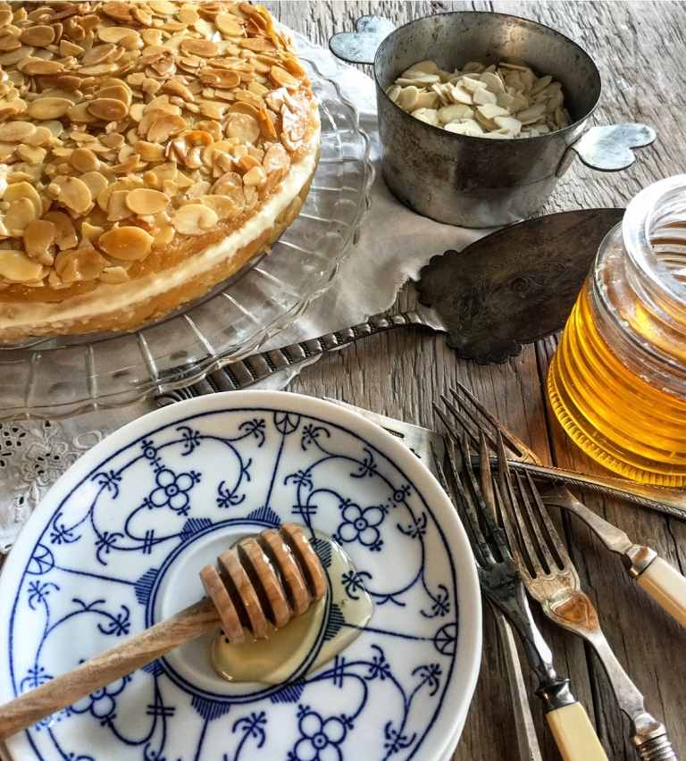 Torte Low Carb Kalorienarm Mandelkuchen mit Vanille und Honig schnell