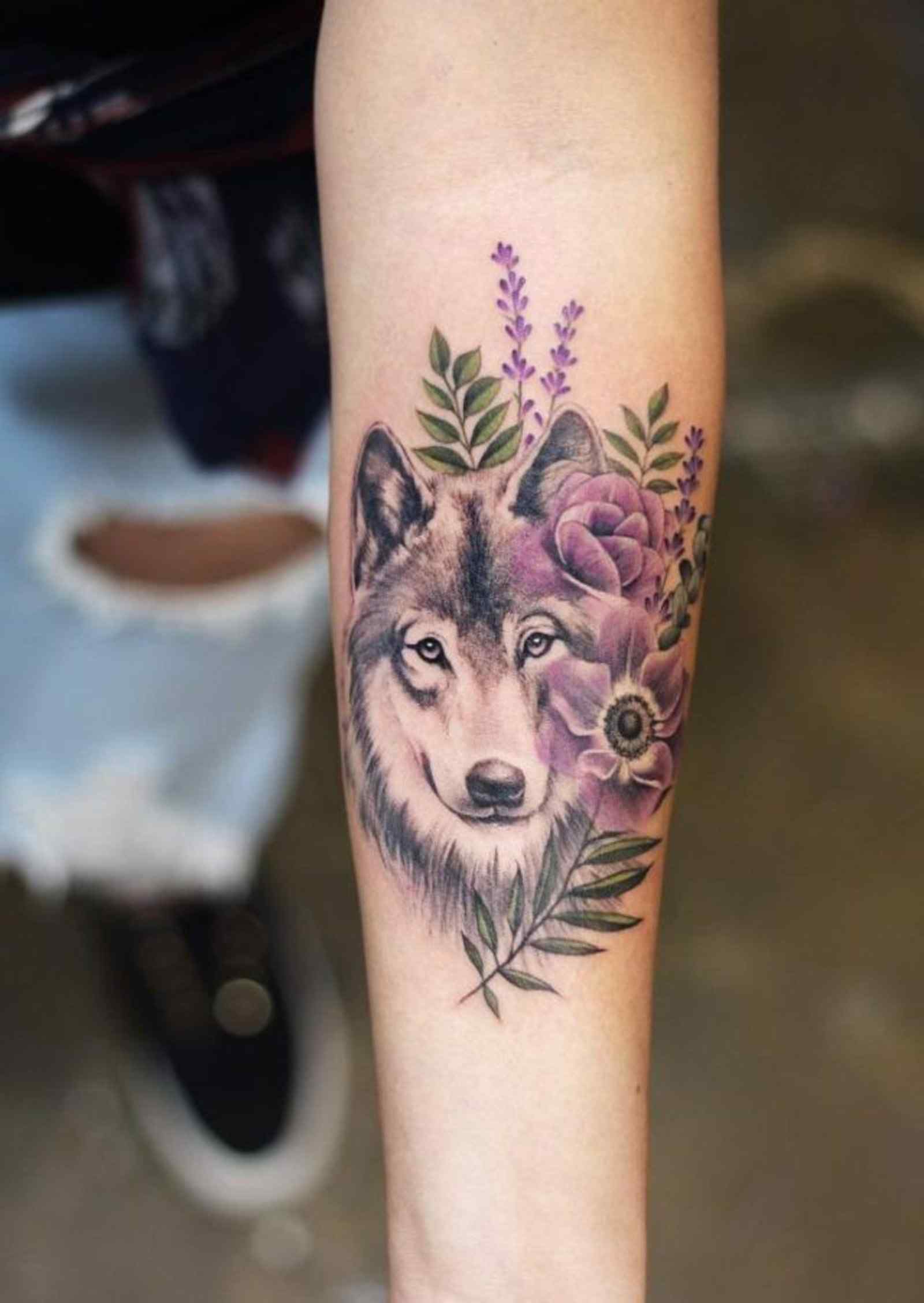 Frau mit wolfskopf tattoo bedeutung