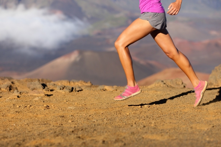 laufen oder joggen im urlaub in form bleiben mit sportbekleidung