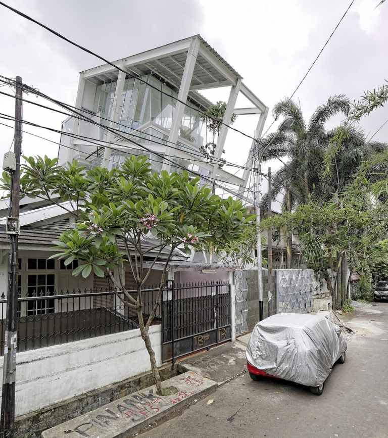 modernes Haus in Jakarta Weiß und Glas