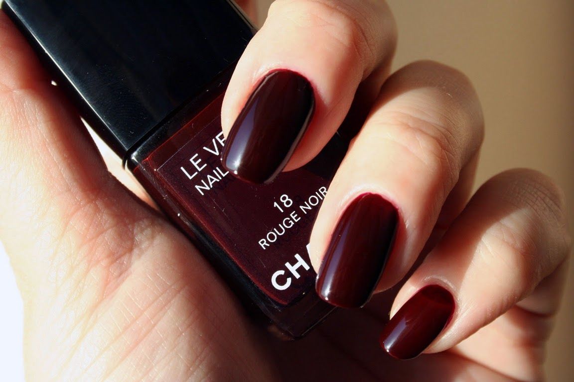 rotate nail polish Chanel Rouge Noire Uma Turman Nail Design Ideas