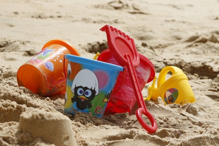 spielsachen für den strand im sand kinder