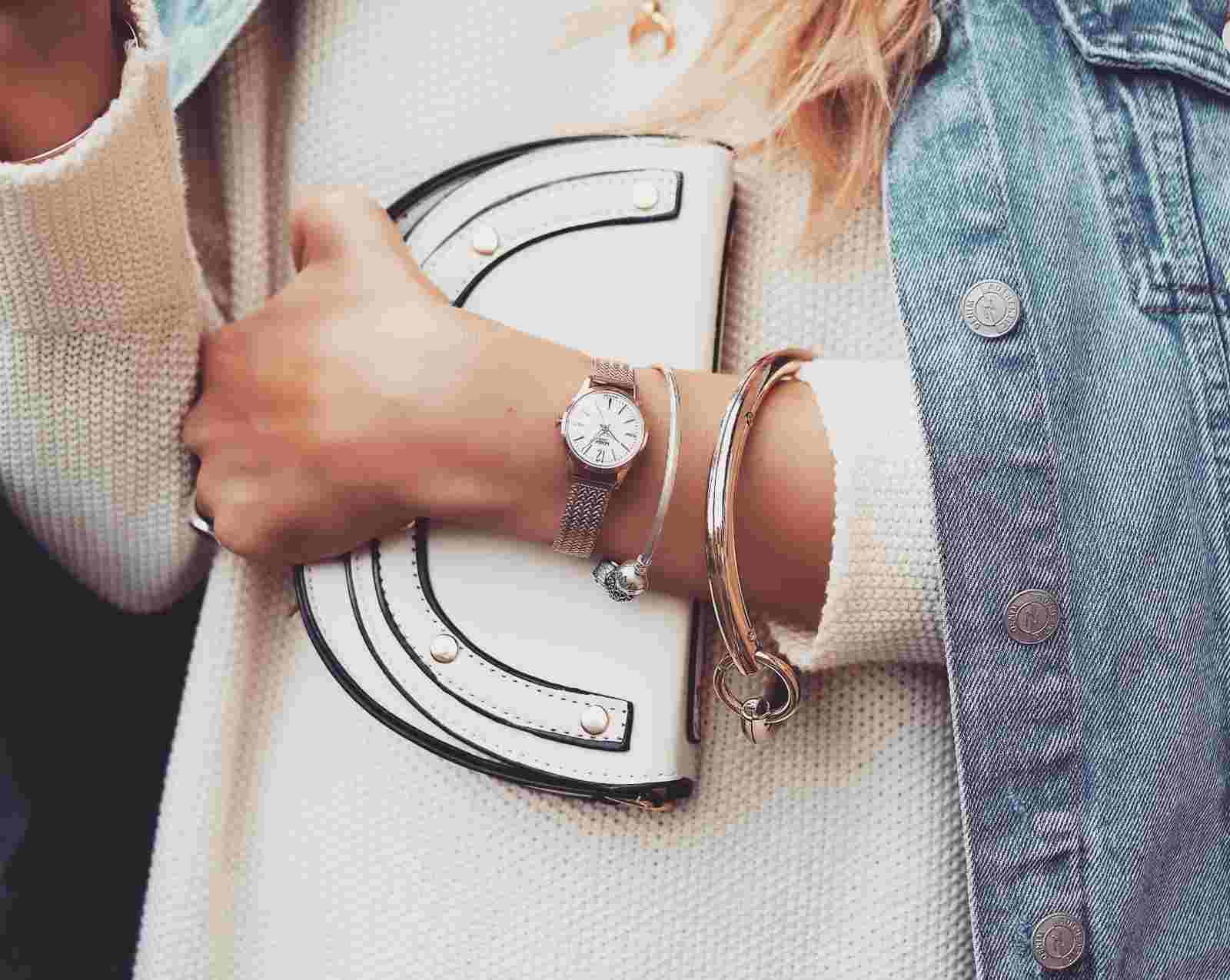 Bracelet Handbag Uhr Knit Pullover Jeans Jacket Oversized Fashion trends blonde hair