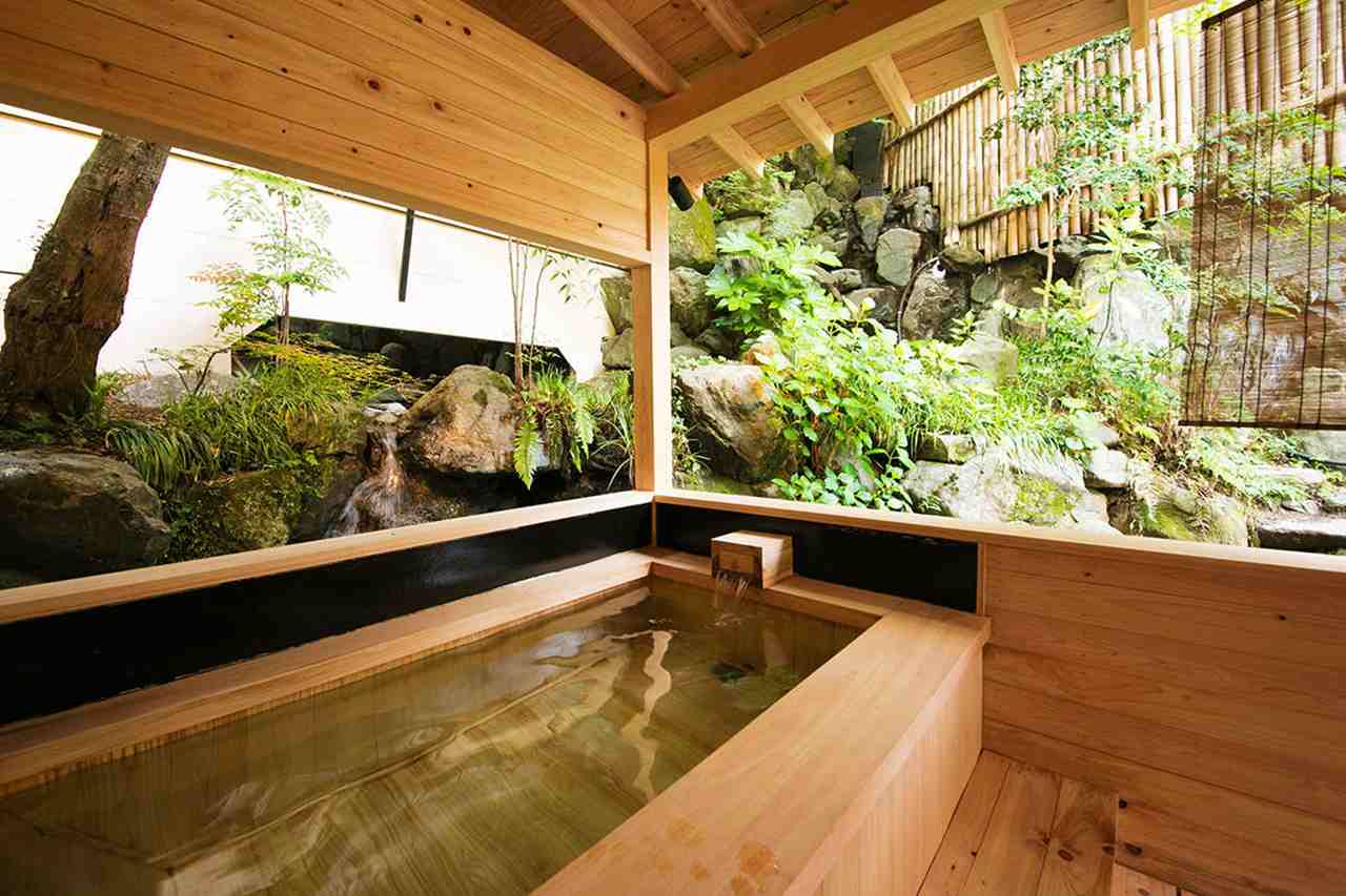 Bathtub in garden wood roofing Japanese style protection