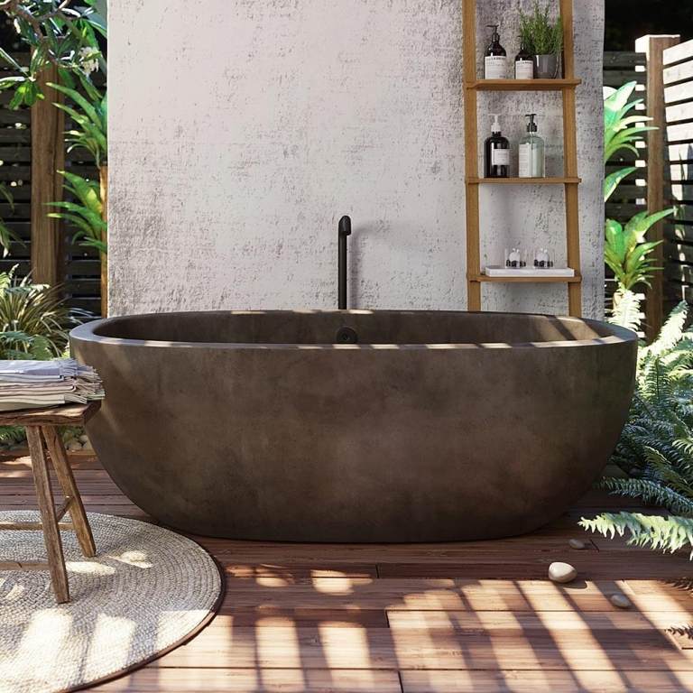 Badewanne im Garten modern Terrasse Holzboden Leiter Auflagefläche