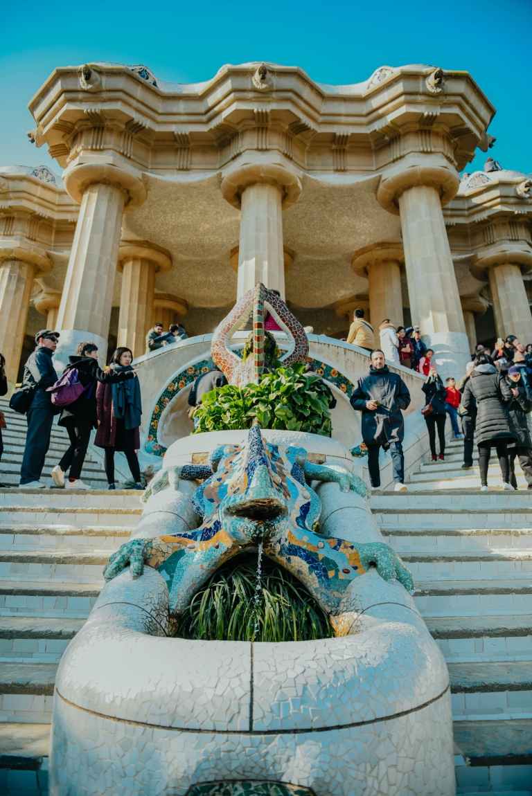 Barcelona bilder sehenswürdigkeiten park güell Brunnen mit eidechse