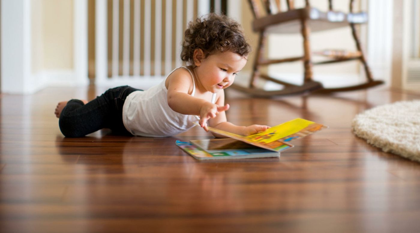 Picture books or fairy tale books give birth to the first birthday