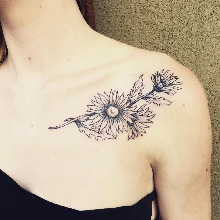 Blumen Tätowierung Bedeutung Schulter-Tattoo Schmerzen Tattoodesign Frauen