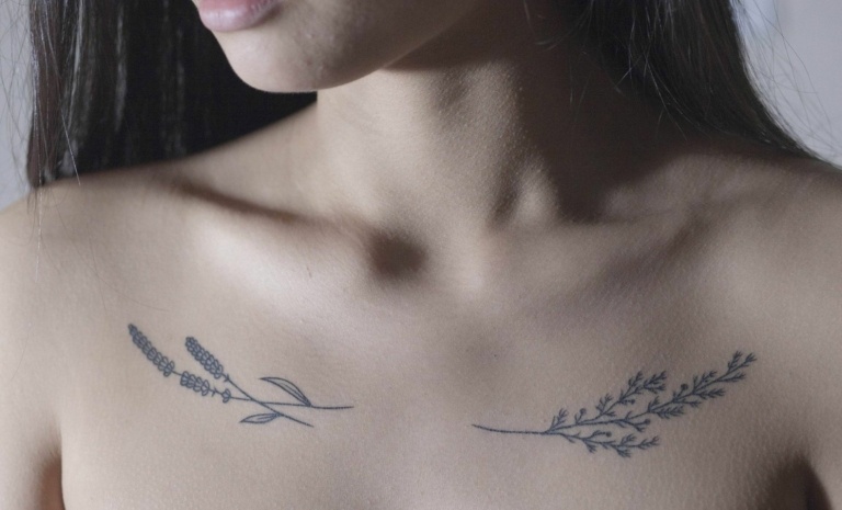 Blumenranken Tattoo Schlüsselbein klein Schmerzen Frauen Tatto9