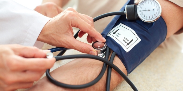 Bluthochdruck in der Lebensmitte mesen Tests durchführen Demenz vorbeugen