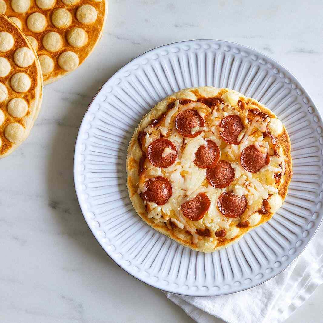 Bubble Waffles Pizza Rezept Salami Käse Mittagessen Ideen