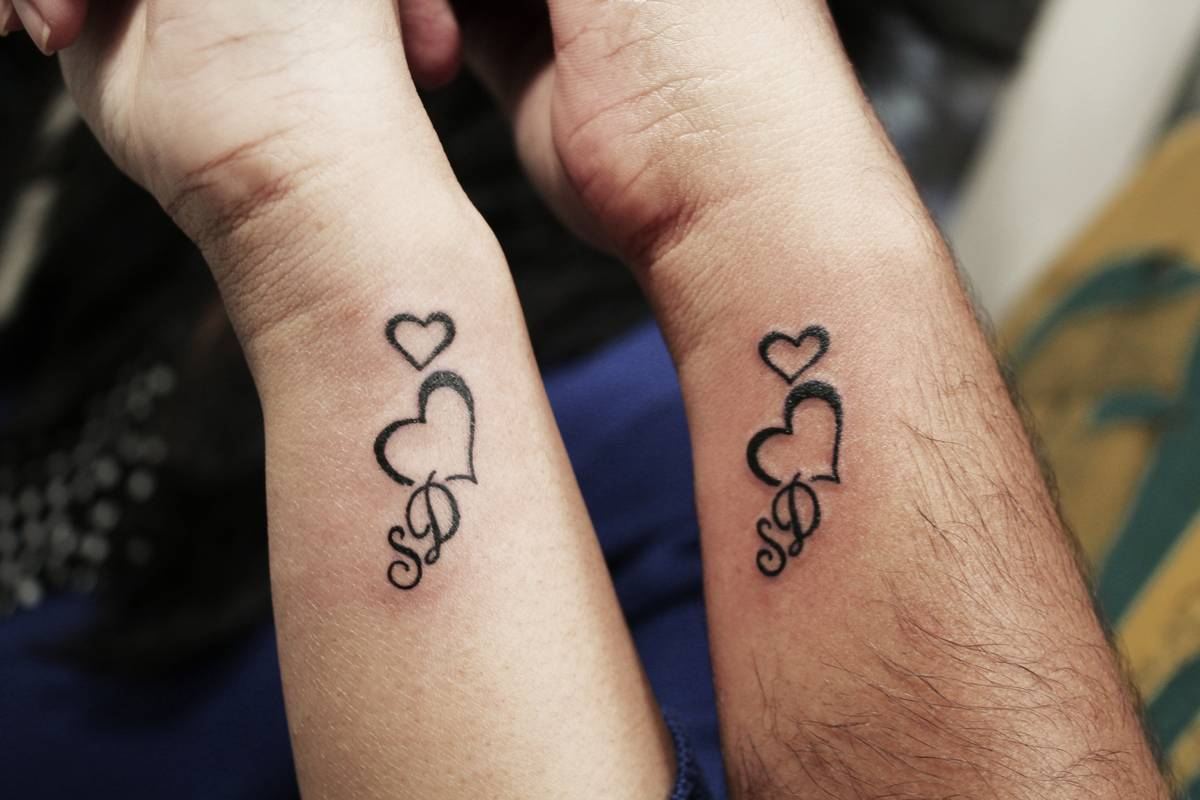 Ehe Hochzeit Tattoodesign Ideen Tattoos für Frauen ab 50 Handgelenk