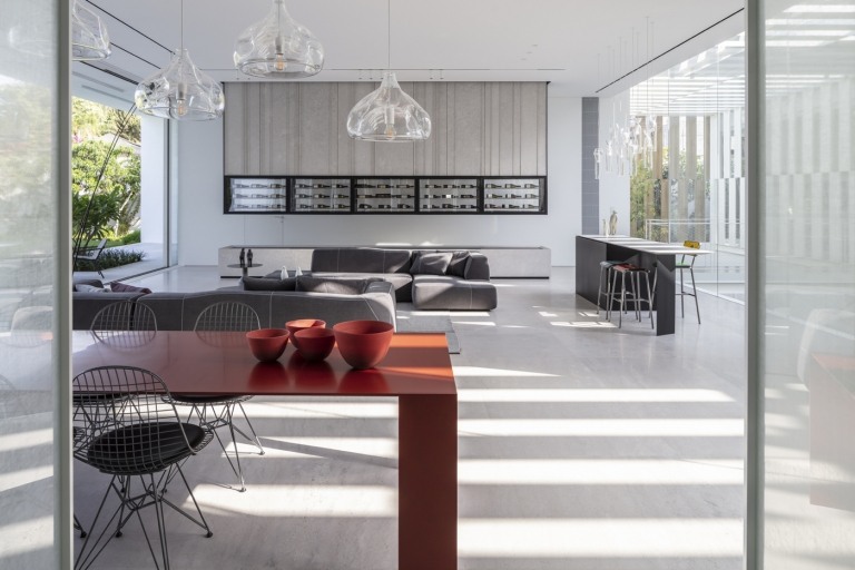 Einfamilienhaus Tisch modern weiß Metall Wohnwand