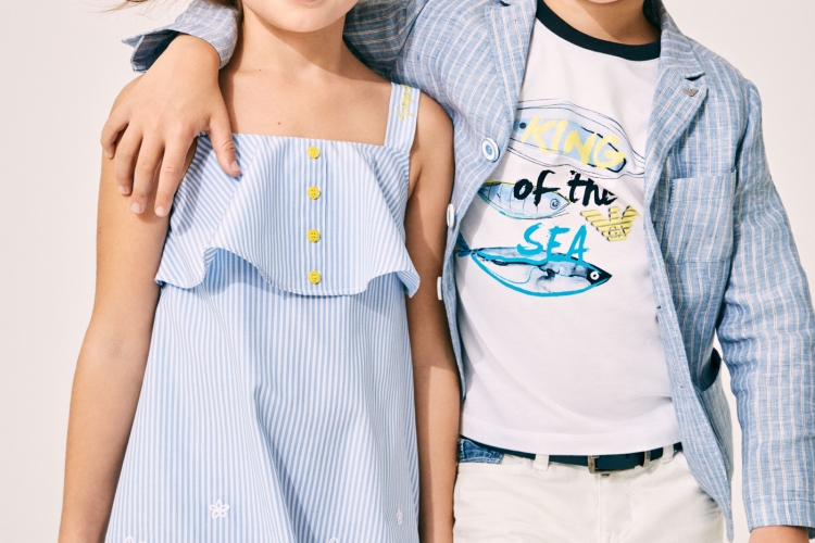 Frisuren für kleine Jungs mit Locken halblang