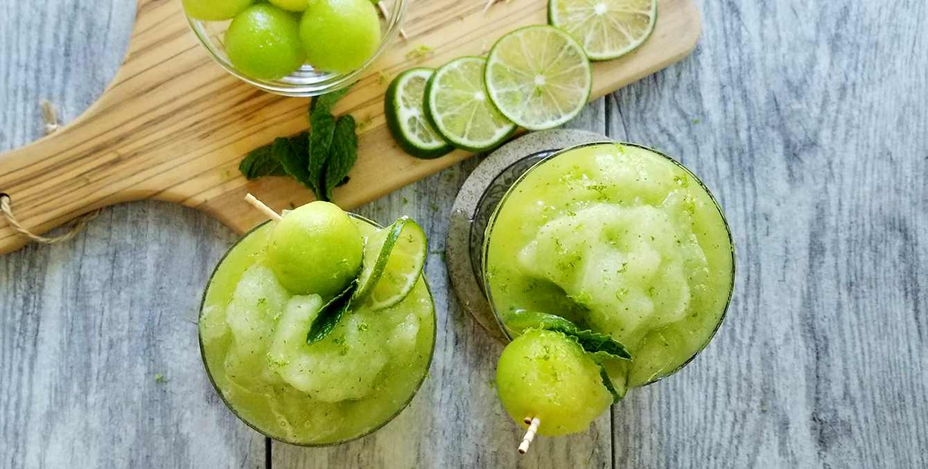 Frozen cocktails with melon, mint and lime