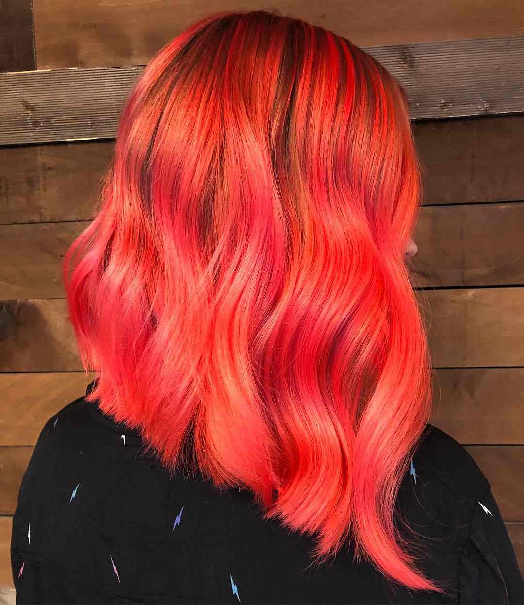 Light red hair color care in summer hair trends medium long hair styles Locken