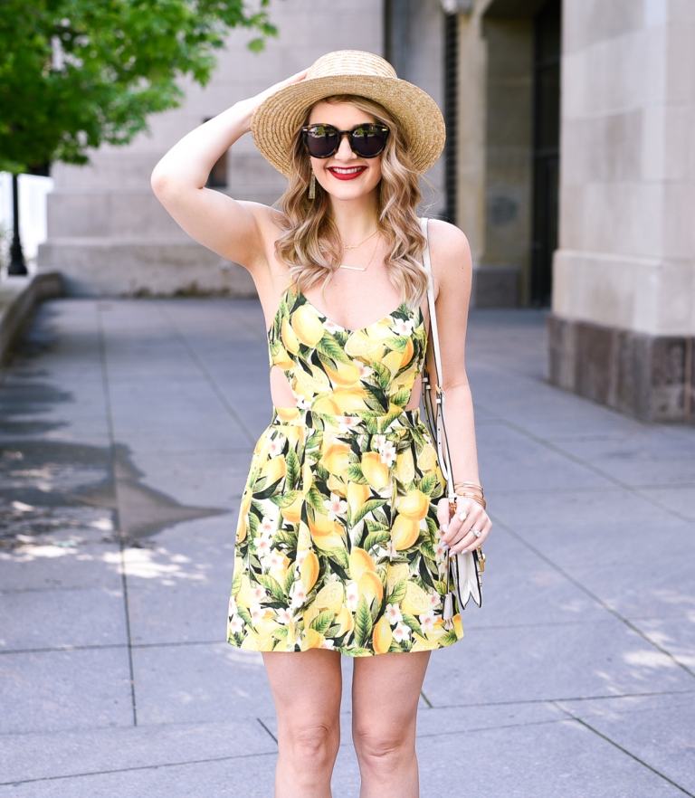 Hut Modelle Frauen Modetrends Blumenmuster kombinieren Minikleid Outfit