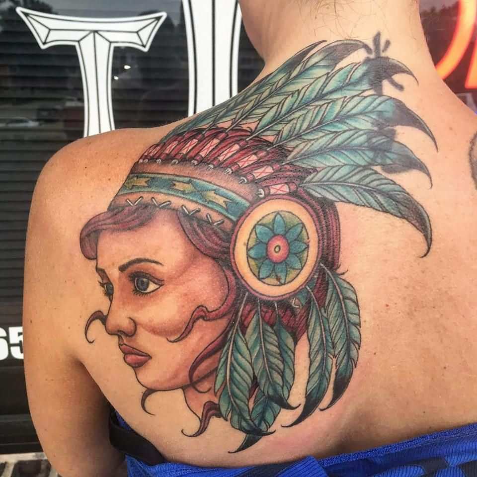Indianer Rücken-Tattoo für Frauen Ideen Tattoodesign Inspirationen Tattootrends