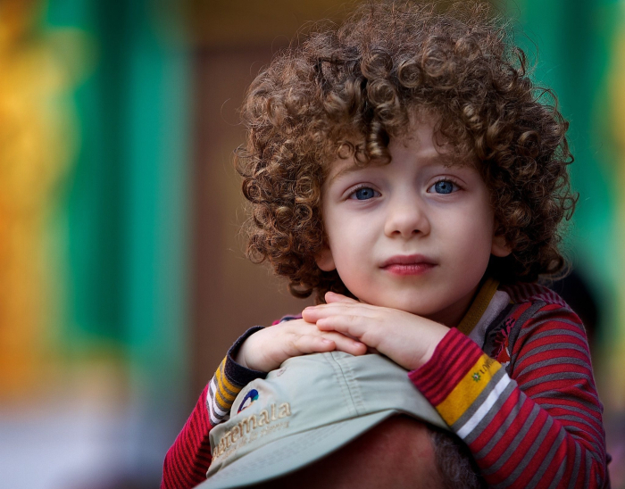 Jungs Lockenfrisur halblang abgerundeten Cut