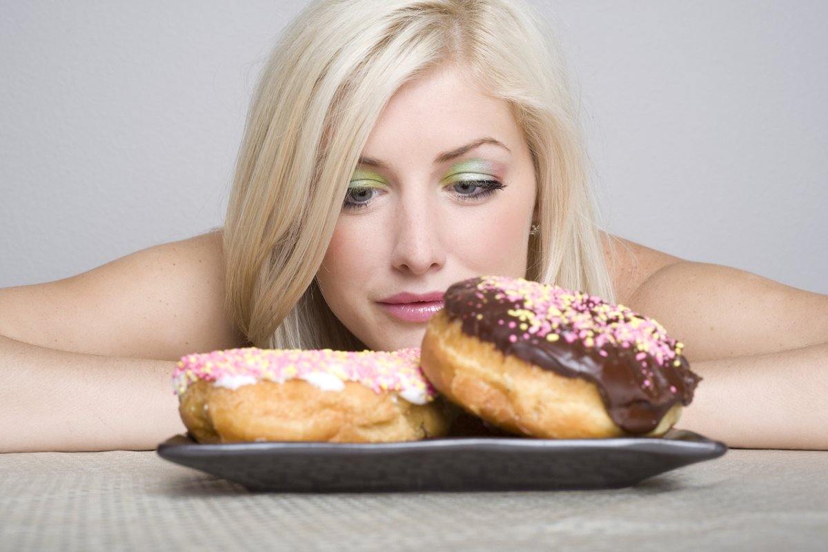 Junk Food Abnehmen Tipps Abnehmfehler zu viel naschen ungesund