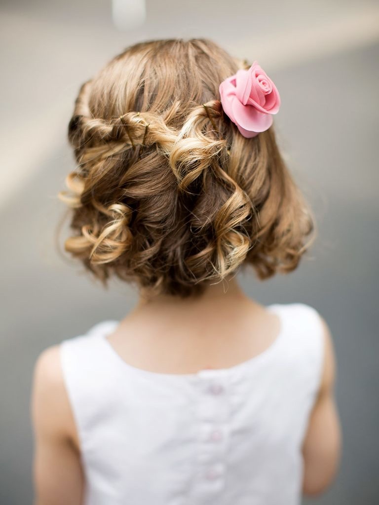 Kinderfrisuren Hochzeit Blumen Haare geflochten