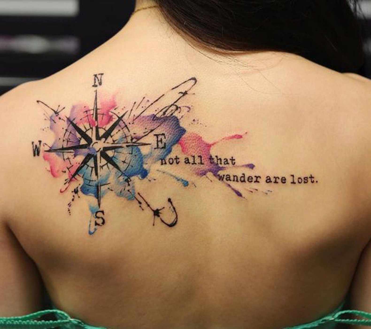 Kompass Tattoodesign Rückentattoo Watercolors Tattootrends Tattoosprüche Inspirationen