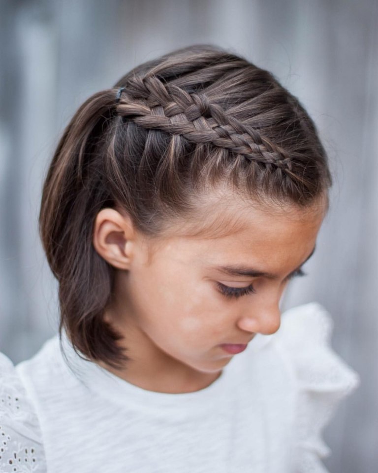 Kurzhaarfrisuren Mädchen Zopf flechten Long Bob glatte Haare Kurzhaarschnitt Kinder