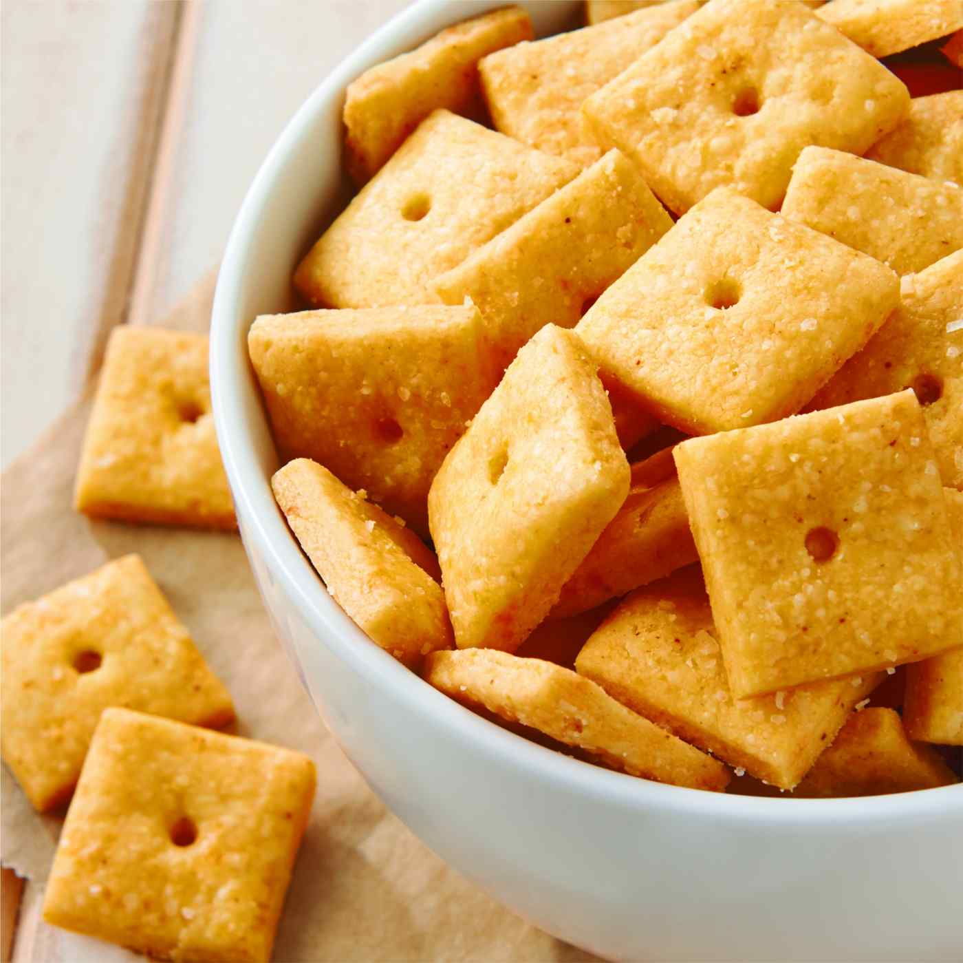 Make cheese crackers yourself with cheddar or other cheese