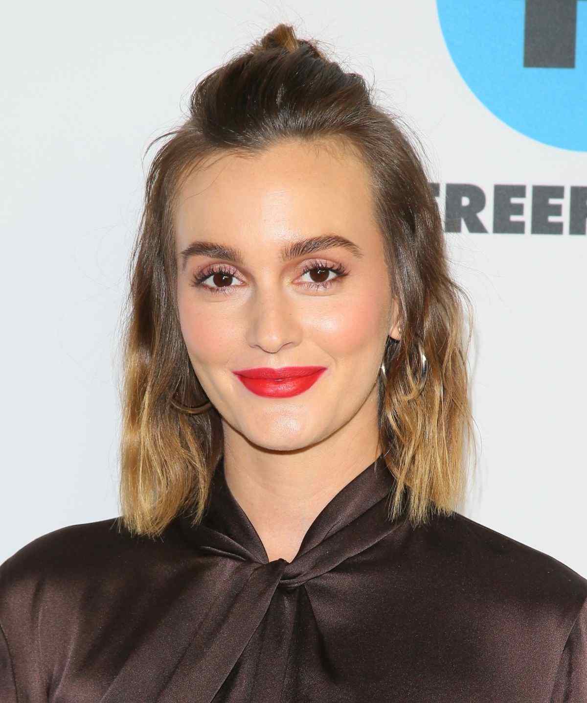 Leighton Master Hairstyles Half Bun Hair Styling Guide Quickly