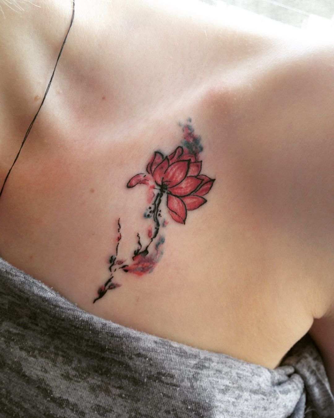 Lotusblume Mandala Schlüsselbein Tattoo small women tattoo design
