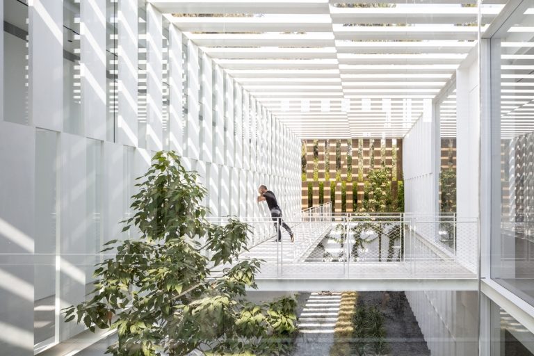 Moderne Innenarchitektur Architektenhaus Brücke verbindet Bauvolumen