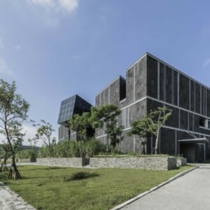 Museumsgebäude mit Basalt für die Fassade für eine minimalistische Optik