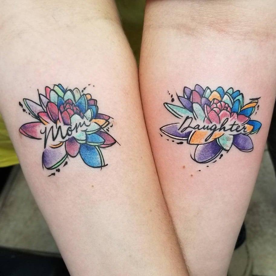 Mutter Tochter Tattoos für Frauen ab 50 Ideen Unterarm Watercolors Tattootrends