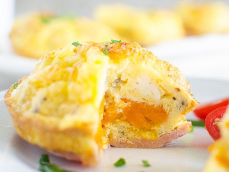 Omelett in Muffinform Schnelle Frühstücksrezepte Eier backen gesunde Ernährung