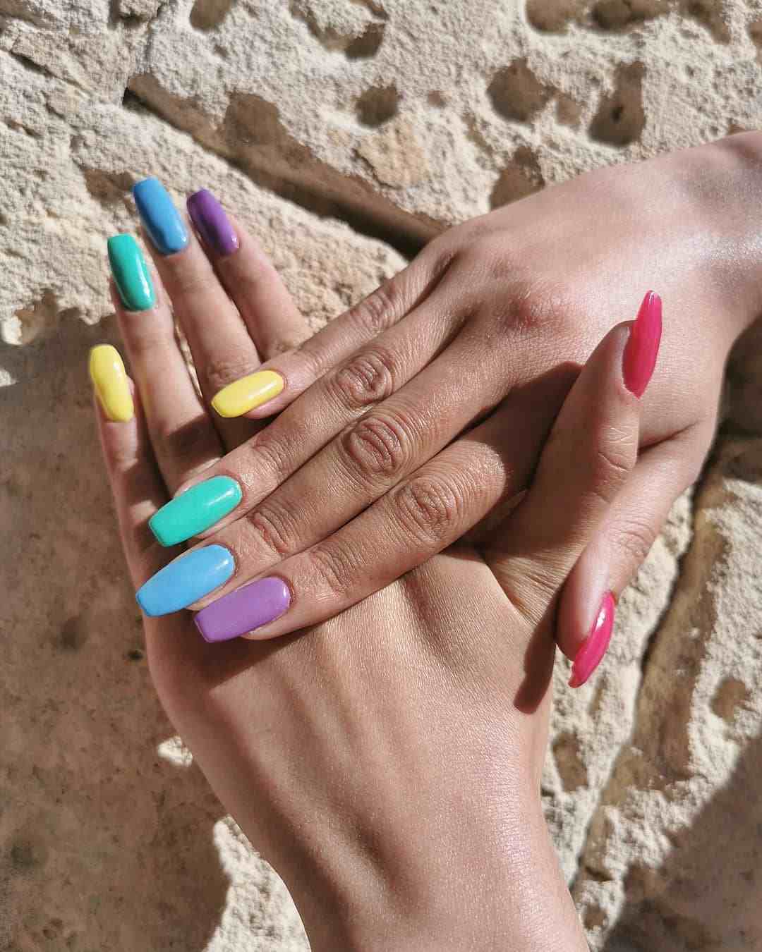 Pastell Regenbogen Nägel Nageltrends Gelnägel selber machen Nagelpflege