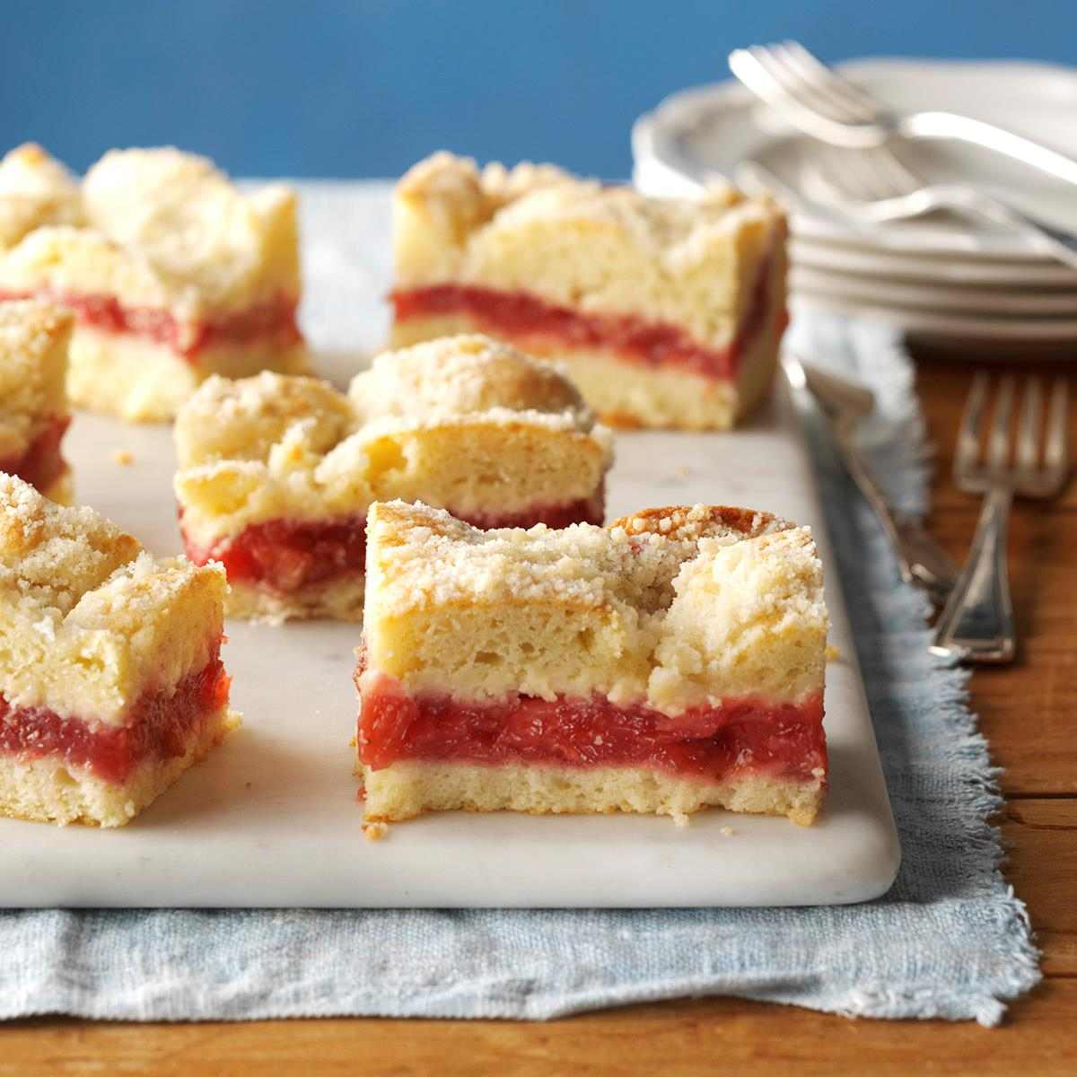 Rhubarb streusel cakes easy strawberry sheet cakes fast