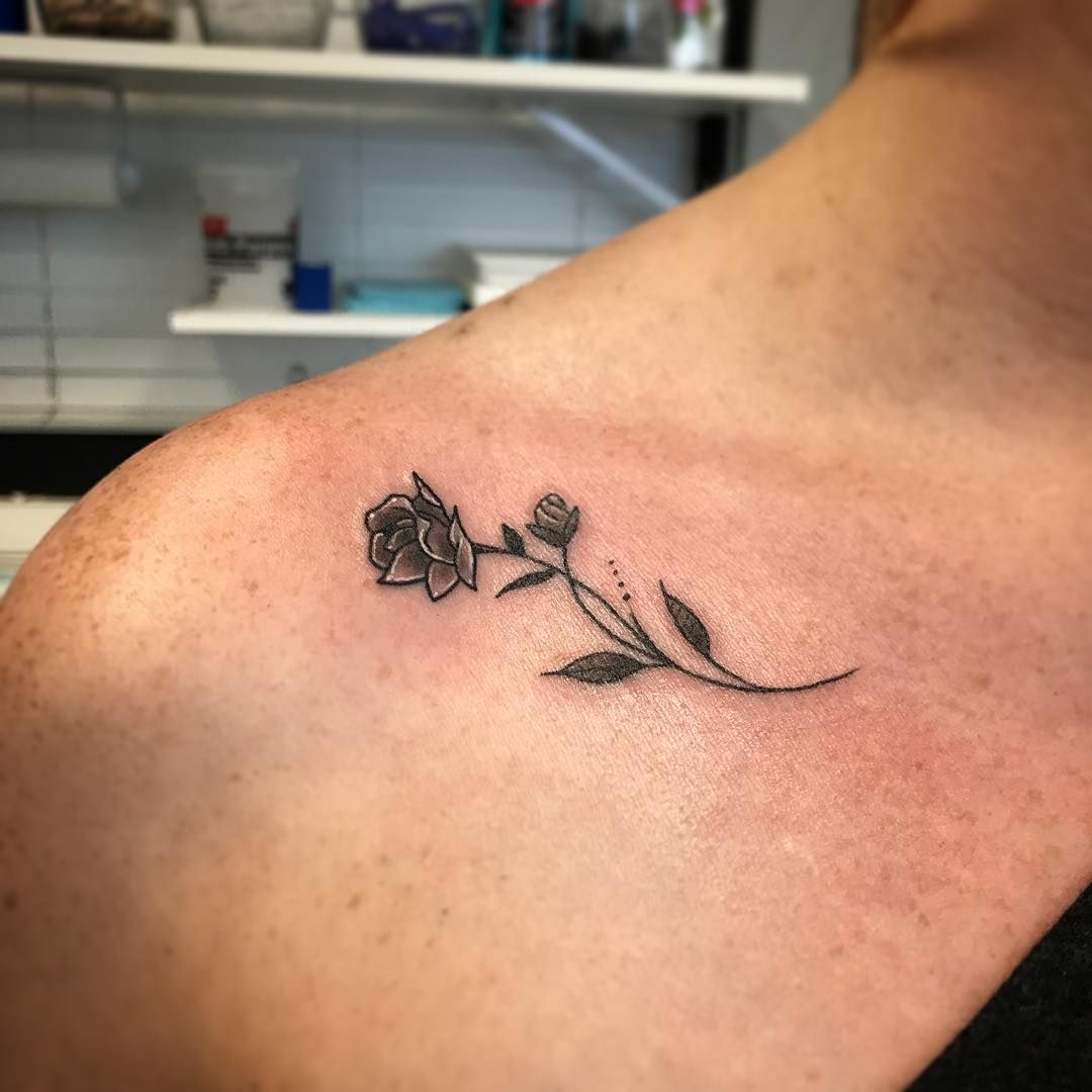 Rose Tätowierung Frauen Bedeutung kleine Tattoodesign Ideen